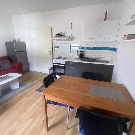 Schoene 2 Zimmer Apartment In Krefeld City, Monteur Wohnung Netflix & Prime Εξωτερικό φωτογραφία