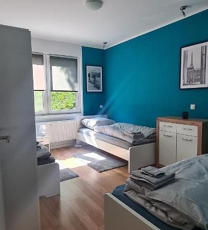 Schoene 2 Zimmer Apartment In Krefeld City, Monteur Wohnung Netflix & Prime Εξωτερικό φωτογραφία